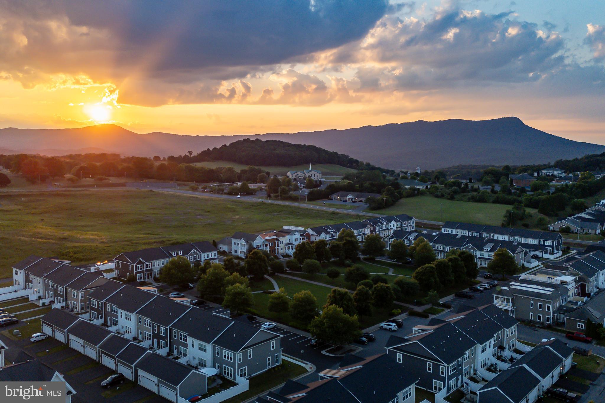 PRESTON LAKE - Residential