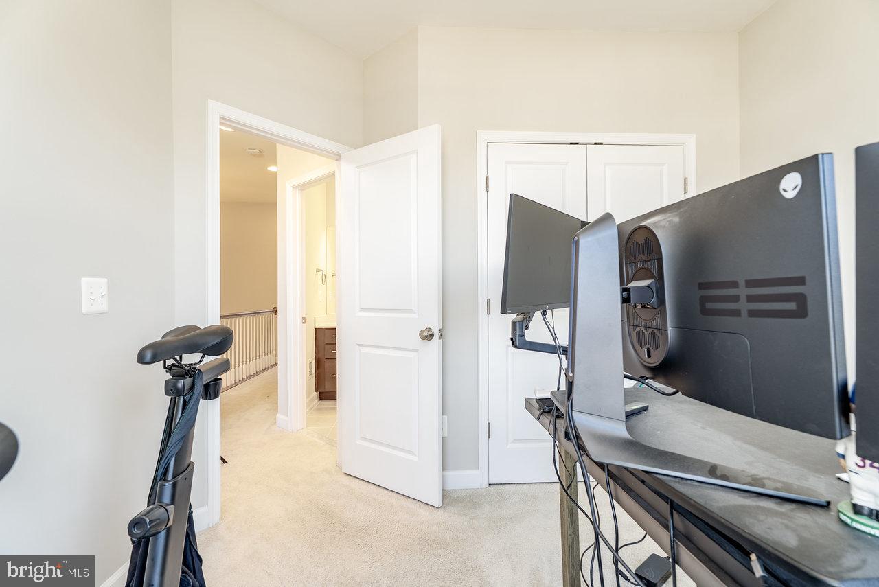 PRESTON LAKE - Residential