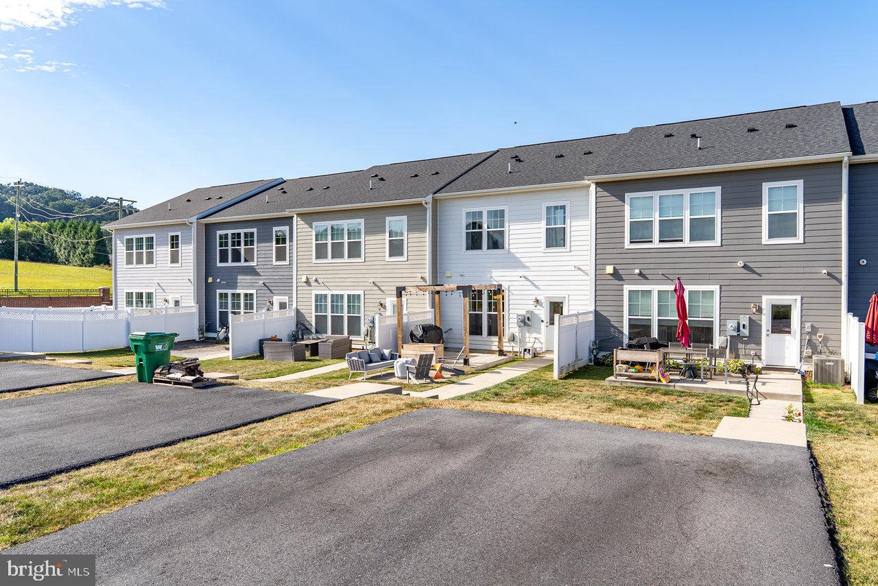 PRESTON LAKE - Residential