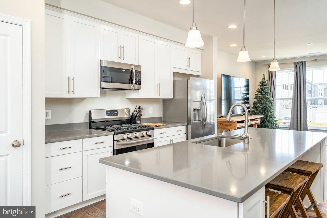 PRESTON LAKE - Residential