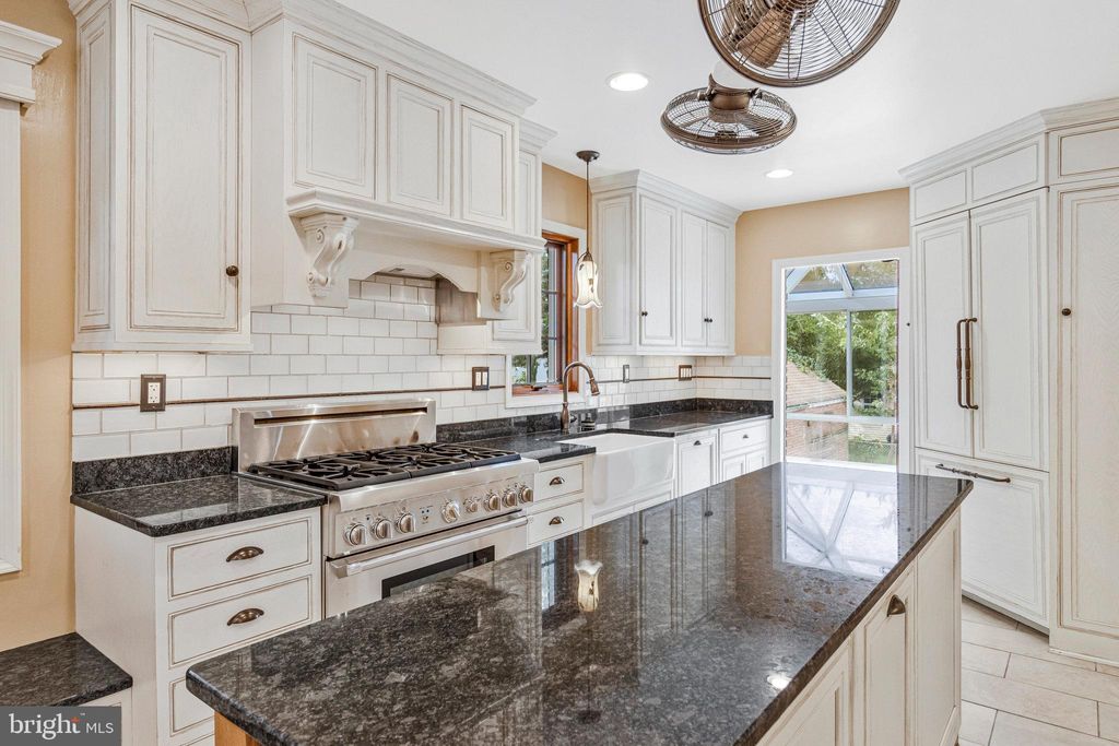 Photo of 5701 18th Road N, ARLINGTON, VA 22205 (MLS # VAAR2064856)