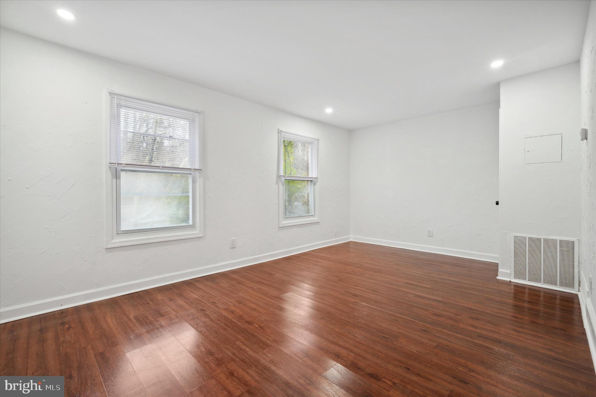 GREEN TREE - Residential