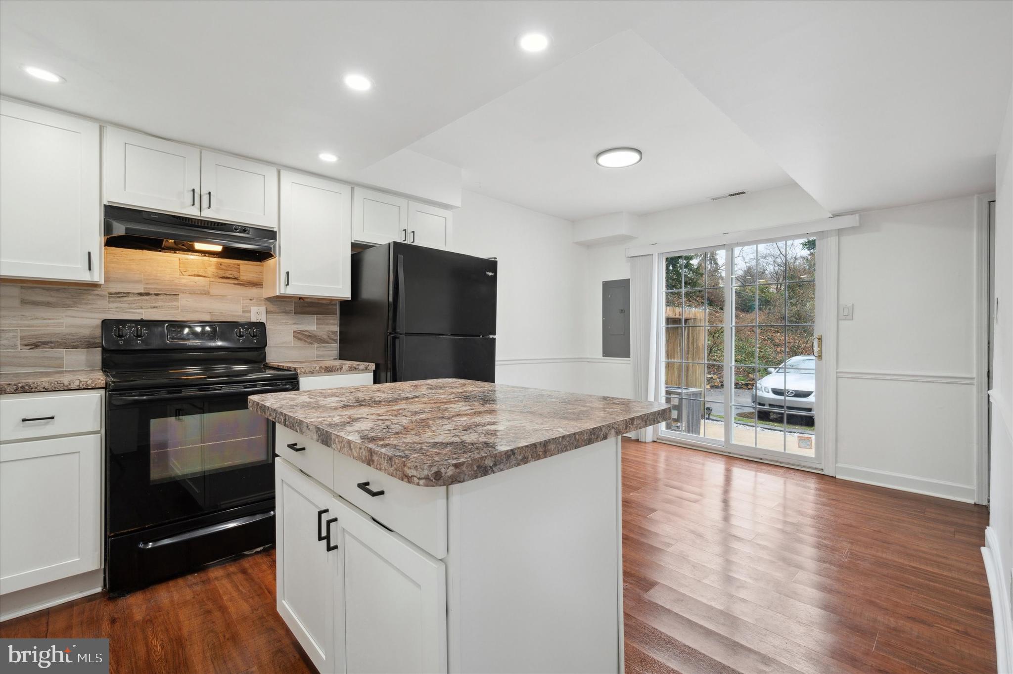 GREEN TREE - Residential