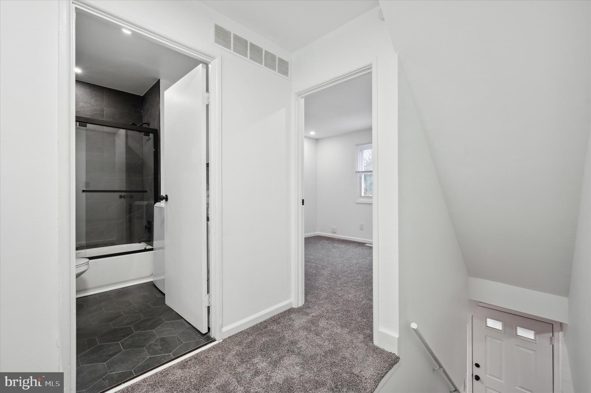 GREEN TREE - Residential