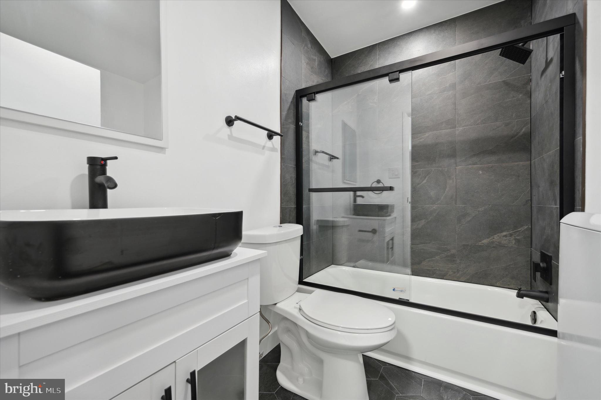 GREEN TREE - Residential