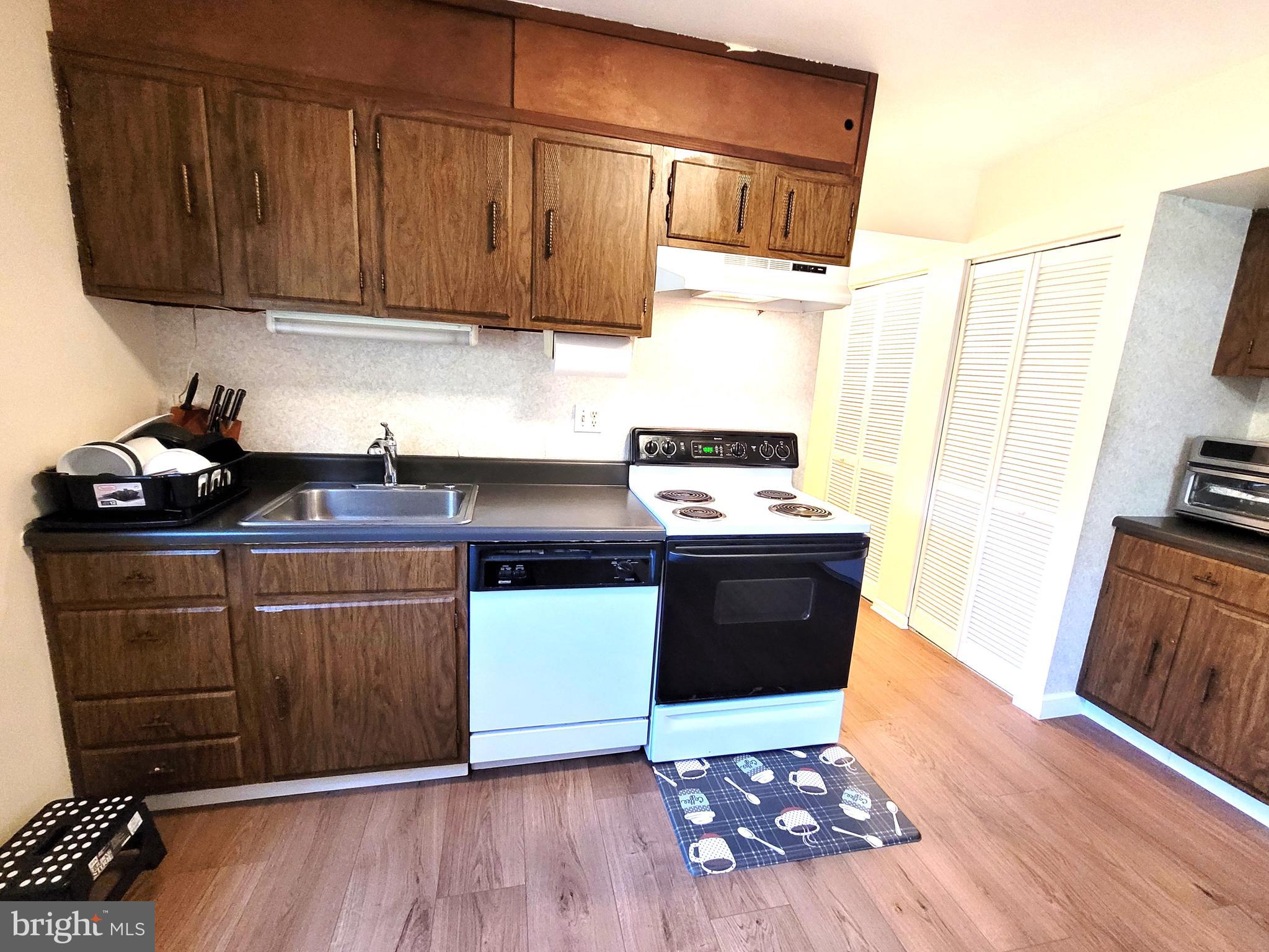 HAWTHORNE VILLAGE - Residential