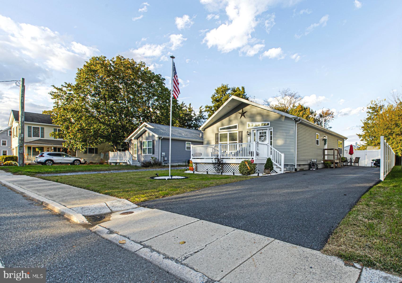 108 W COMMERCE