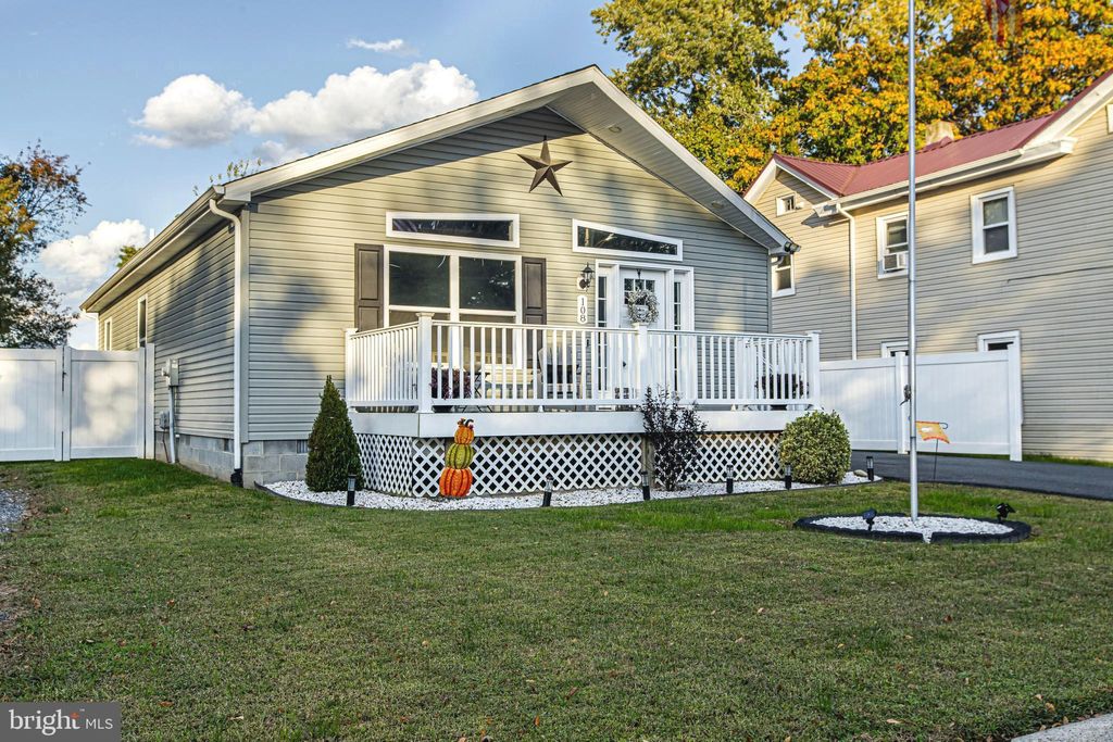 Photo of 108 W Commerce St, KENTON, DE 19955 (MLS # DEKT2042082)