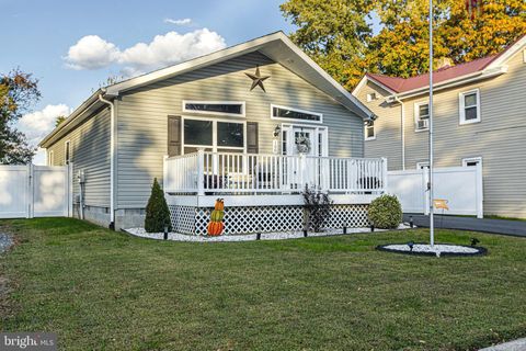 Photo of 108 W Commerce St, KENTON, DE 19955 (MLS # DEKT2042082) Photo of 108 W Commerce St, KENTON, DE 19955 (MLS # DEKT2042082)