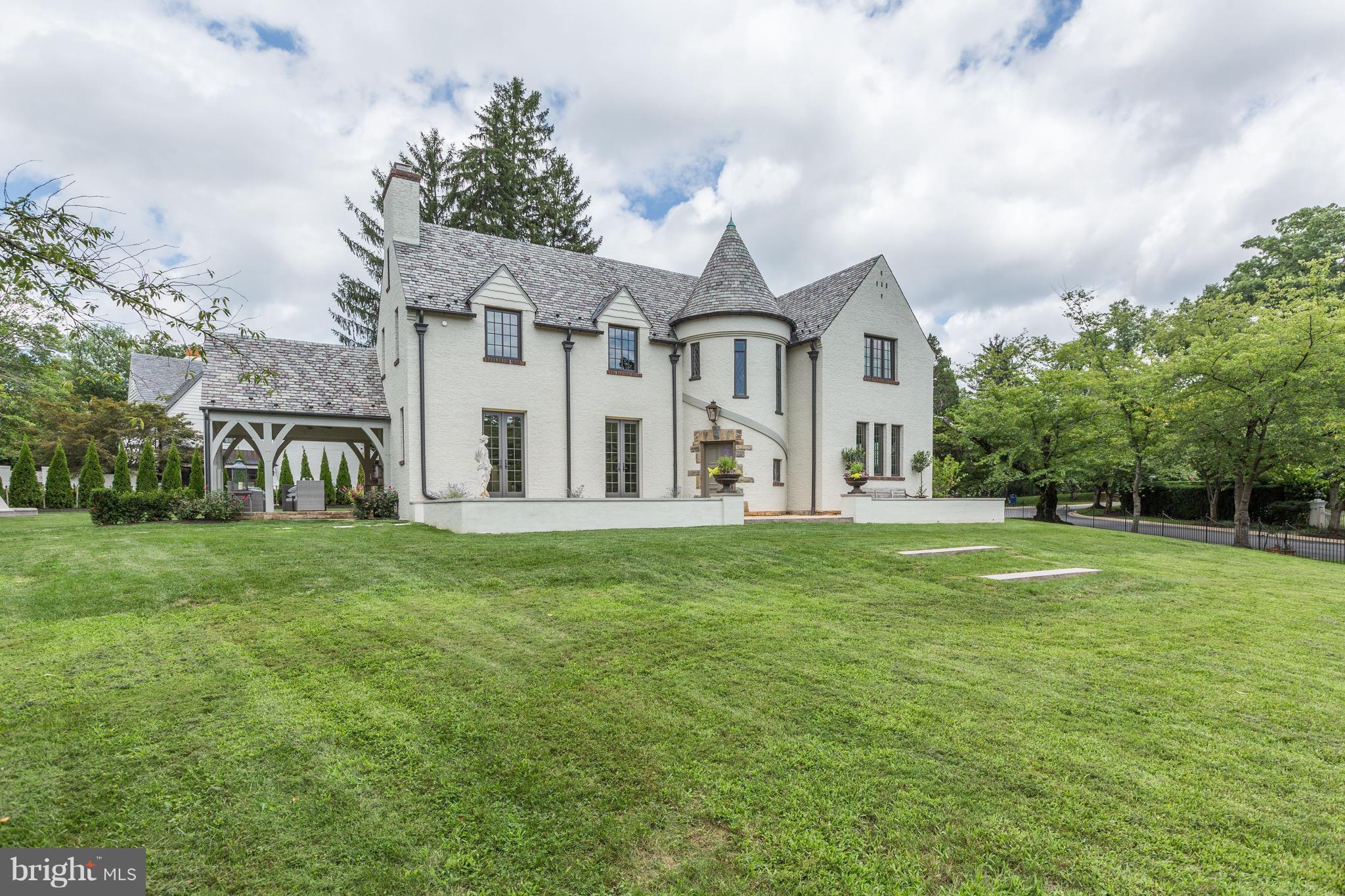 Originally Kenwood's model home in 1931, this house was taken down to the studs and expanded to almost 7000 square feet of the most exquisite living space imaginable! The 1/2 acre pool-sized lot is amazing and the indoor/outdoor entertaining space is beyond belief. Must see for yourself the architectural detail and tasteful finishes that transport you to another time and place. Open 9/15, 12-2pm.