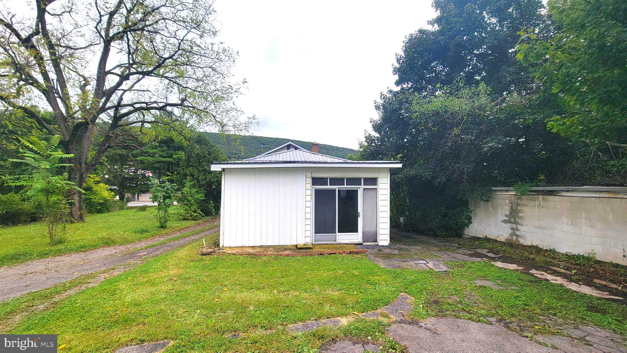 1073 NATIONAL HIGHWAY