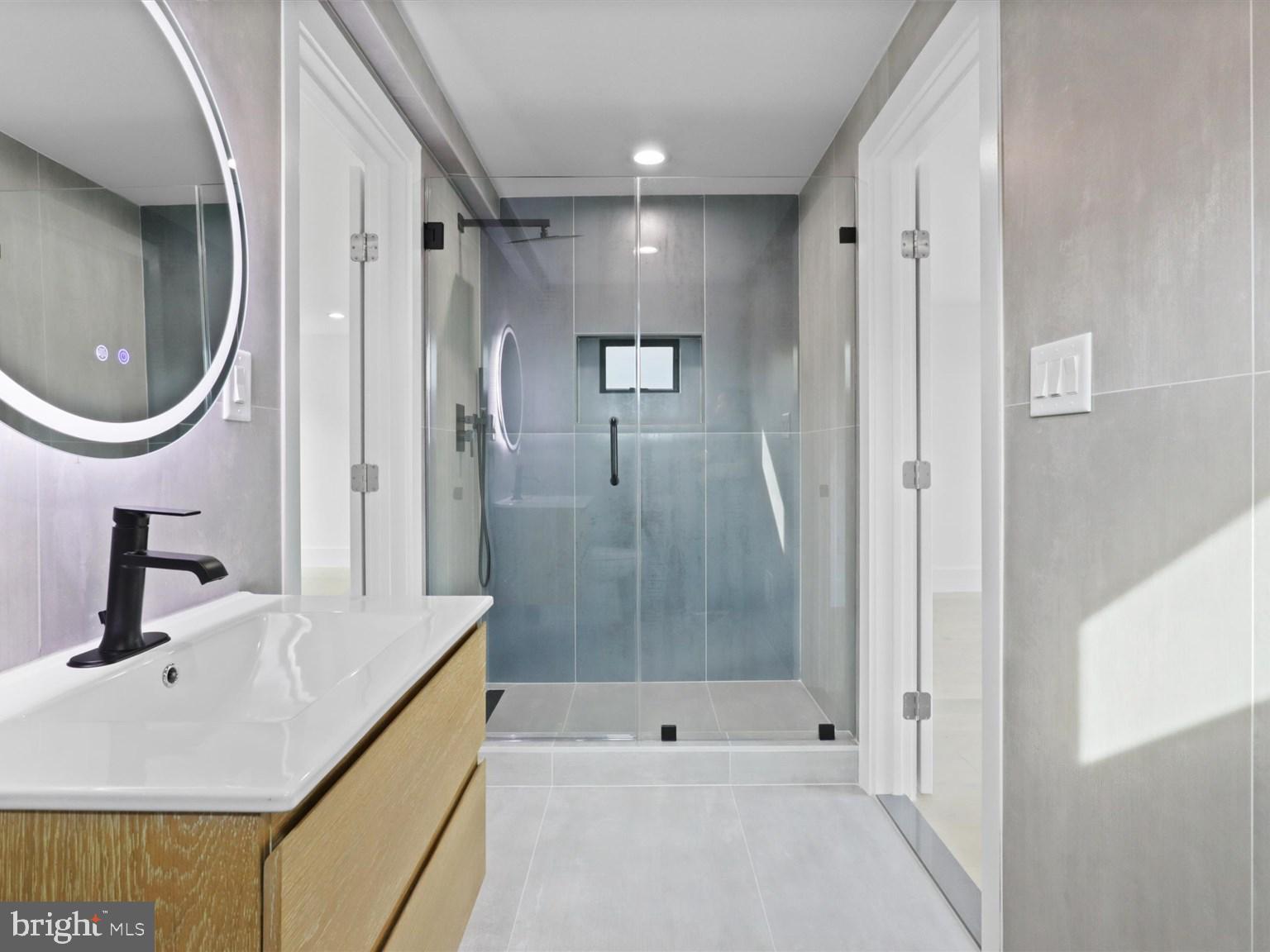 CLARENDON - Residential