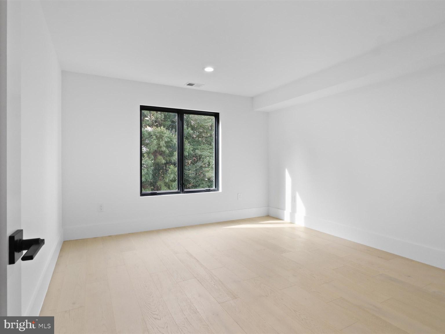 CLARENDON - Residential