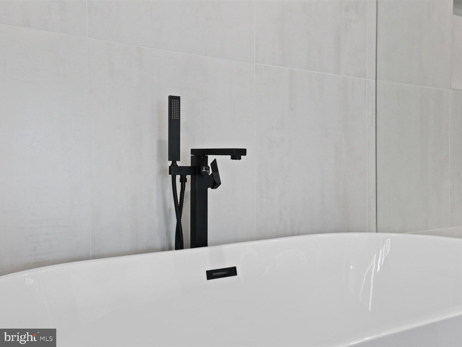 CLARENDON - Residential