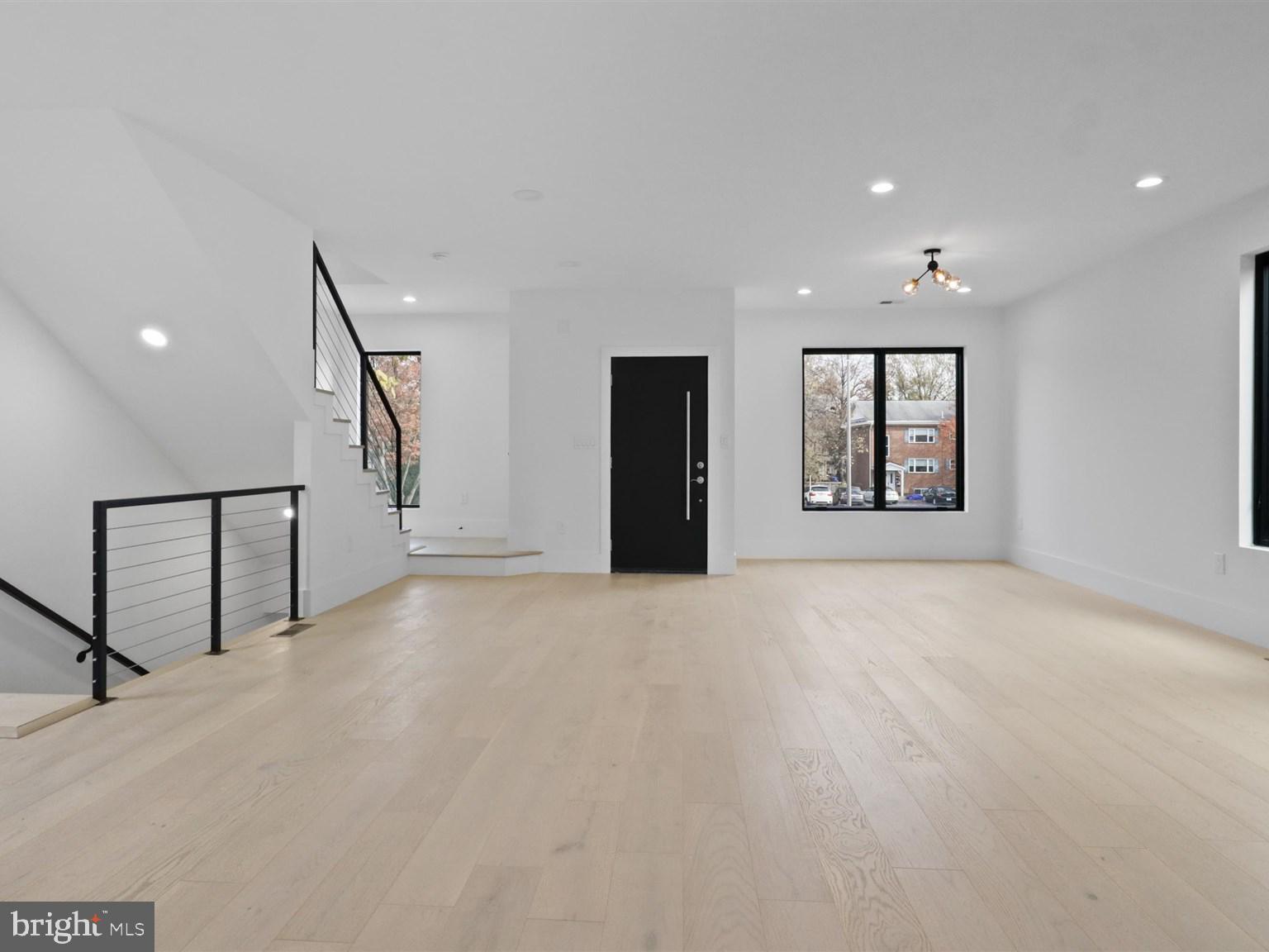 CLARENDON - Residential