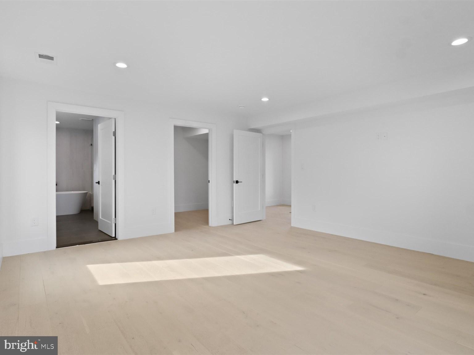 CLARENDON - Residential