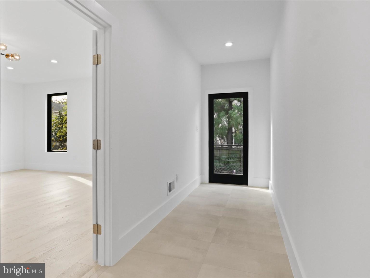 CLARENDON - Residential