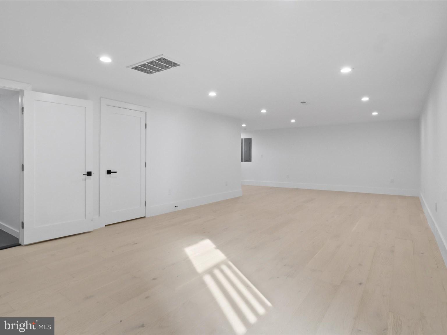 CLARENDON - Residential