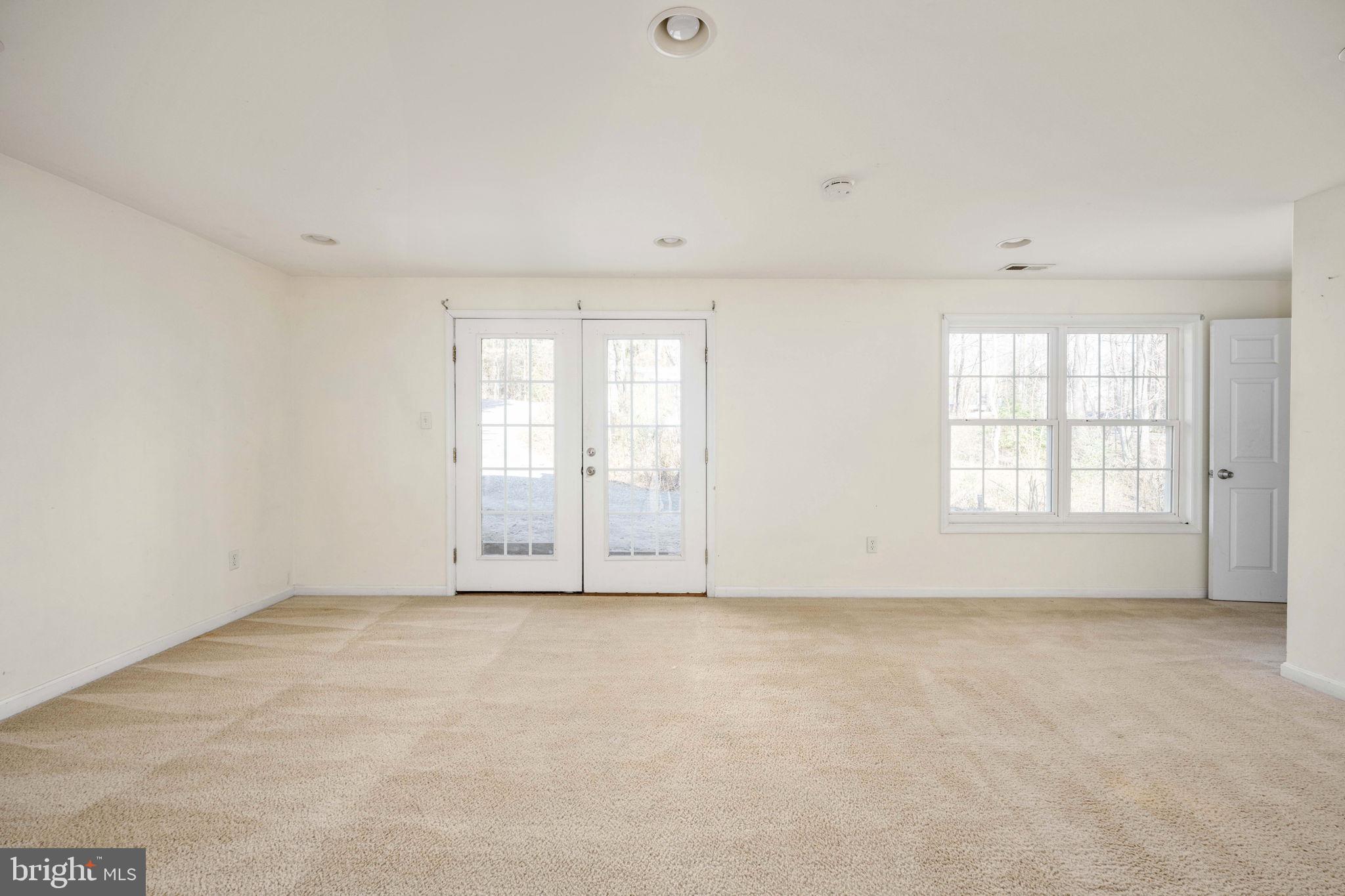 PRESIDENTIAL LAKES - Residential