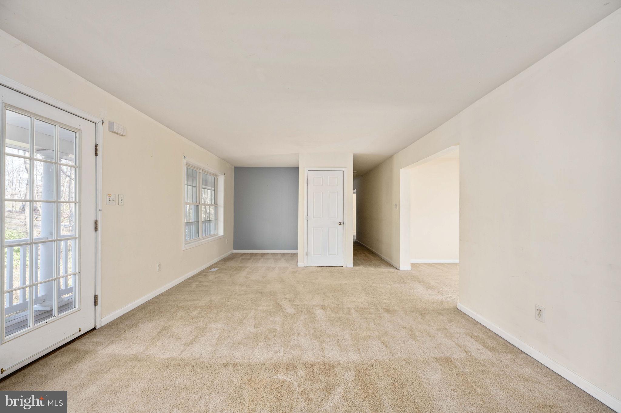 PRESIDENTIAL LAKES - Residential