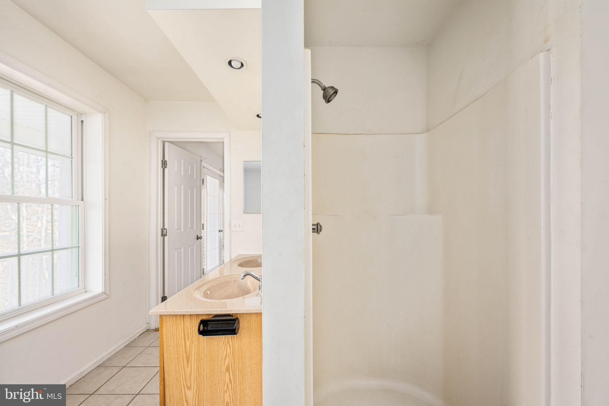 PRESIDENTIAL LAKES - Residential