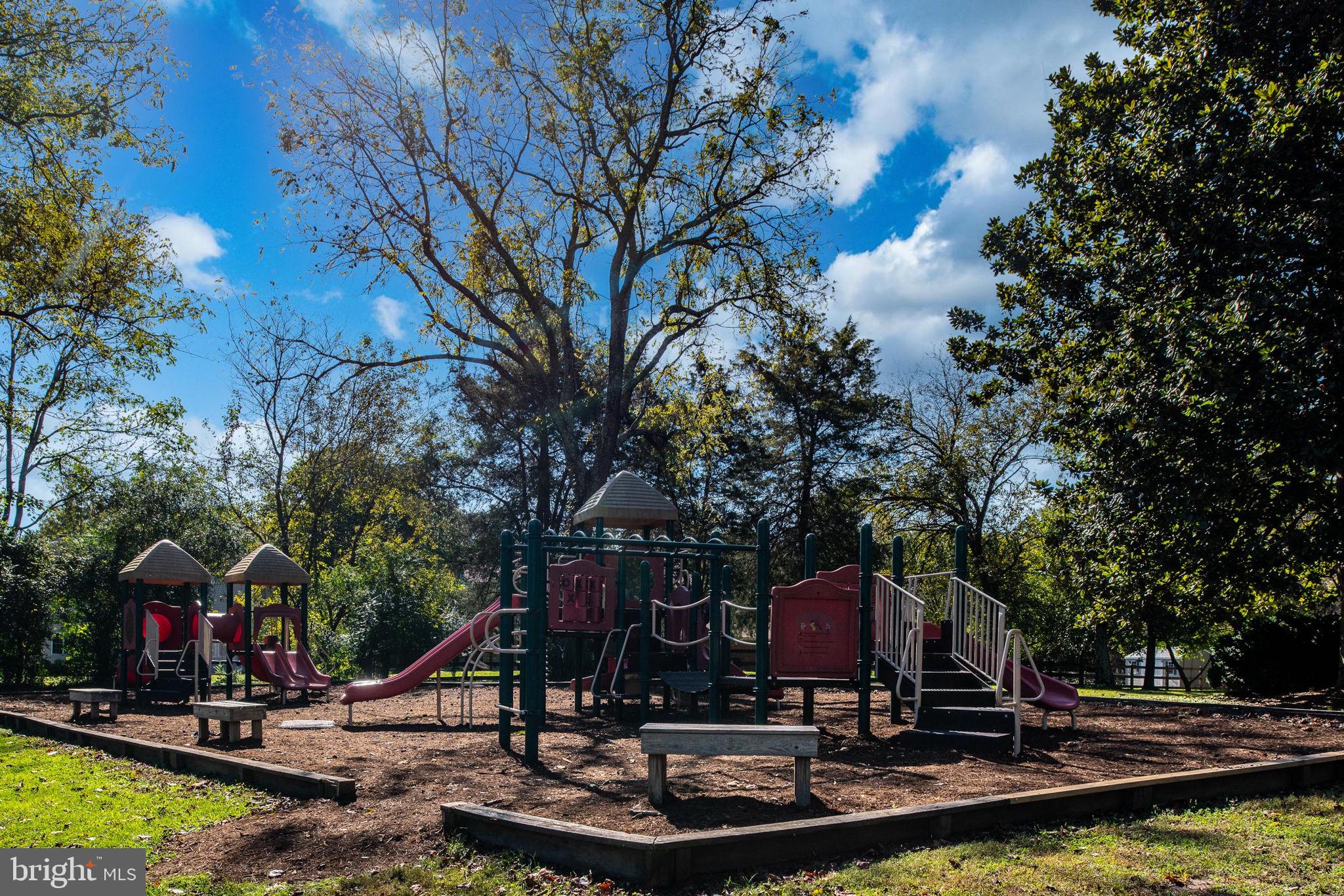 PRESIDENTIAL LAKES - Residential