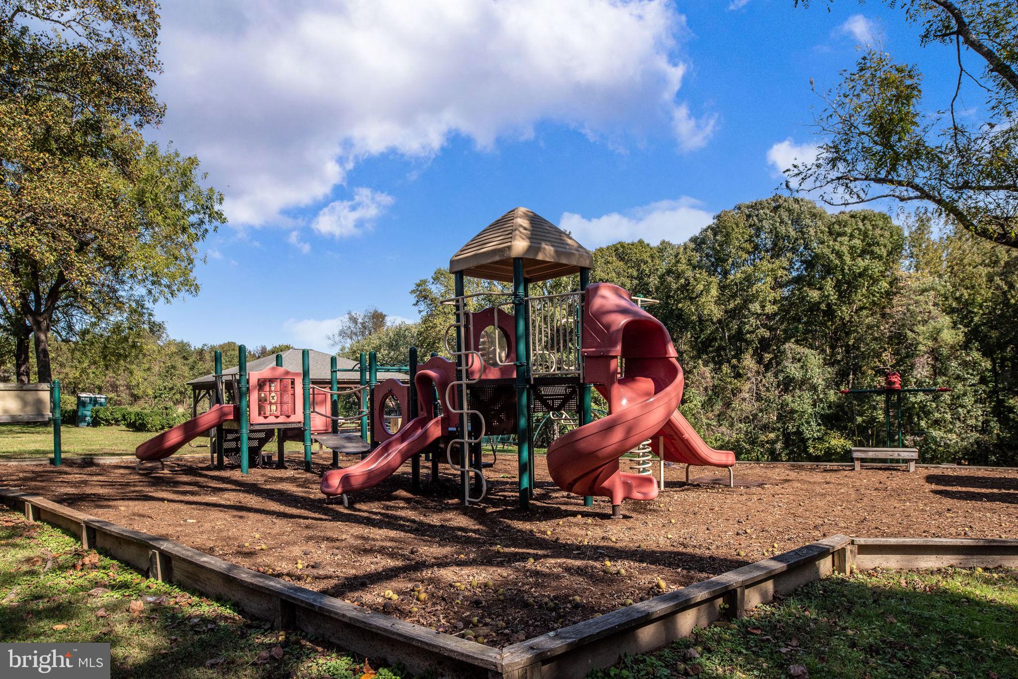 PRESIDENTIAL LAKES - Residential