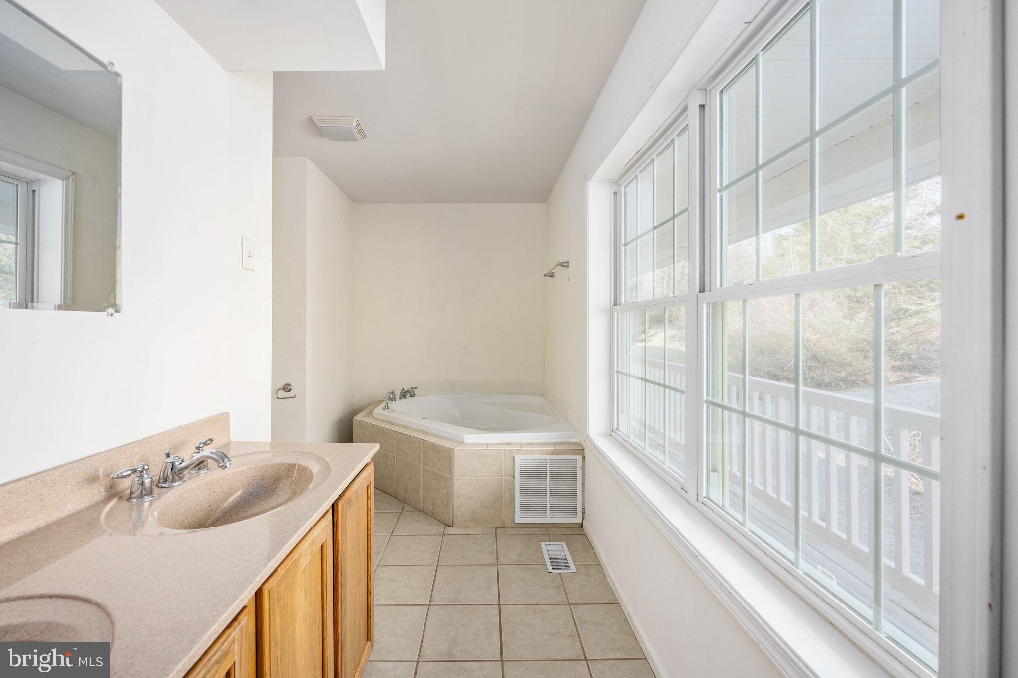 PRESIDENTIAL LAKES - Residential