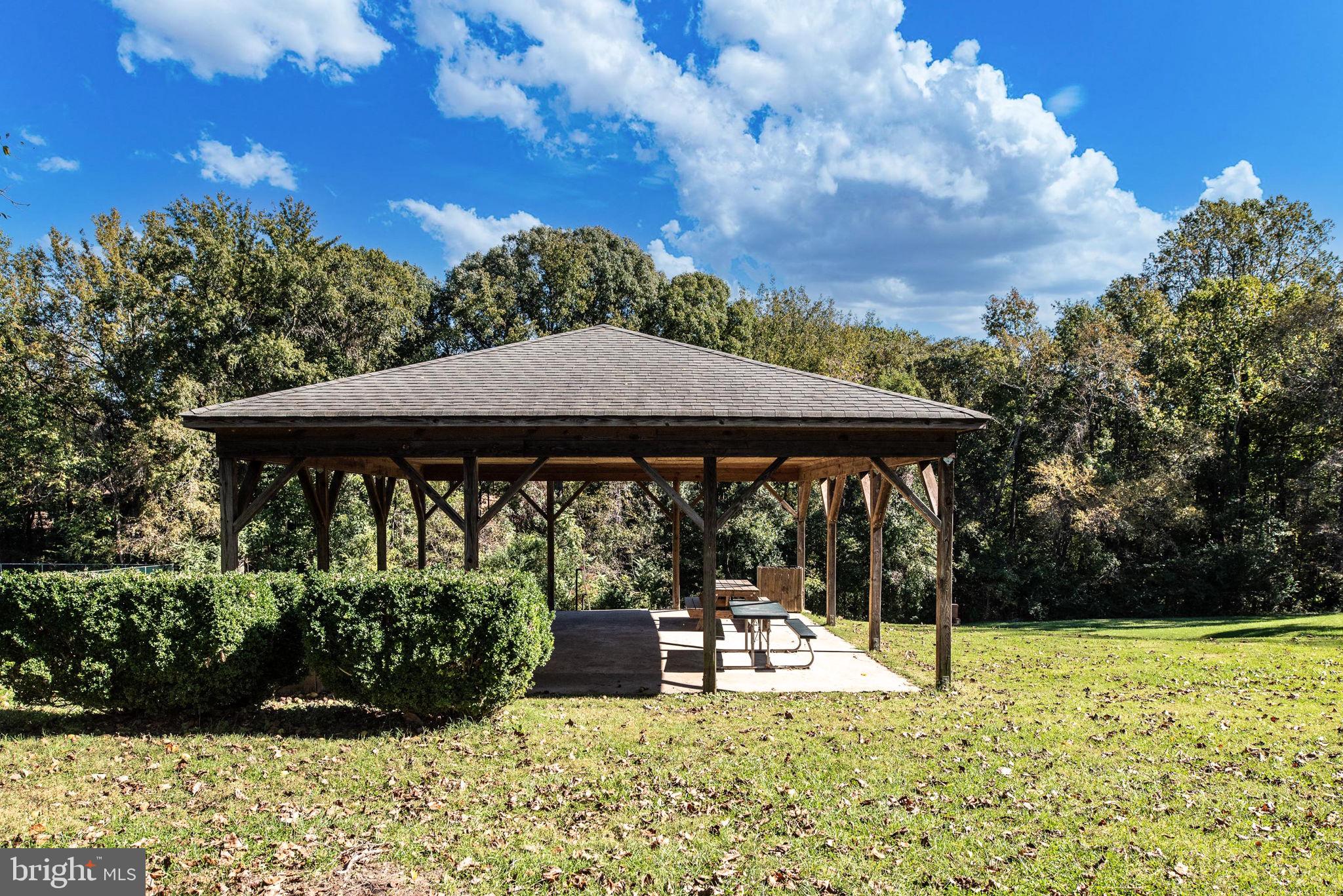 PRESIDENTIAL LAKES - Residential