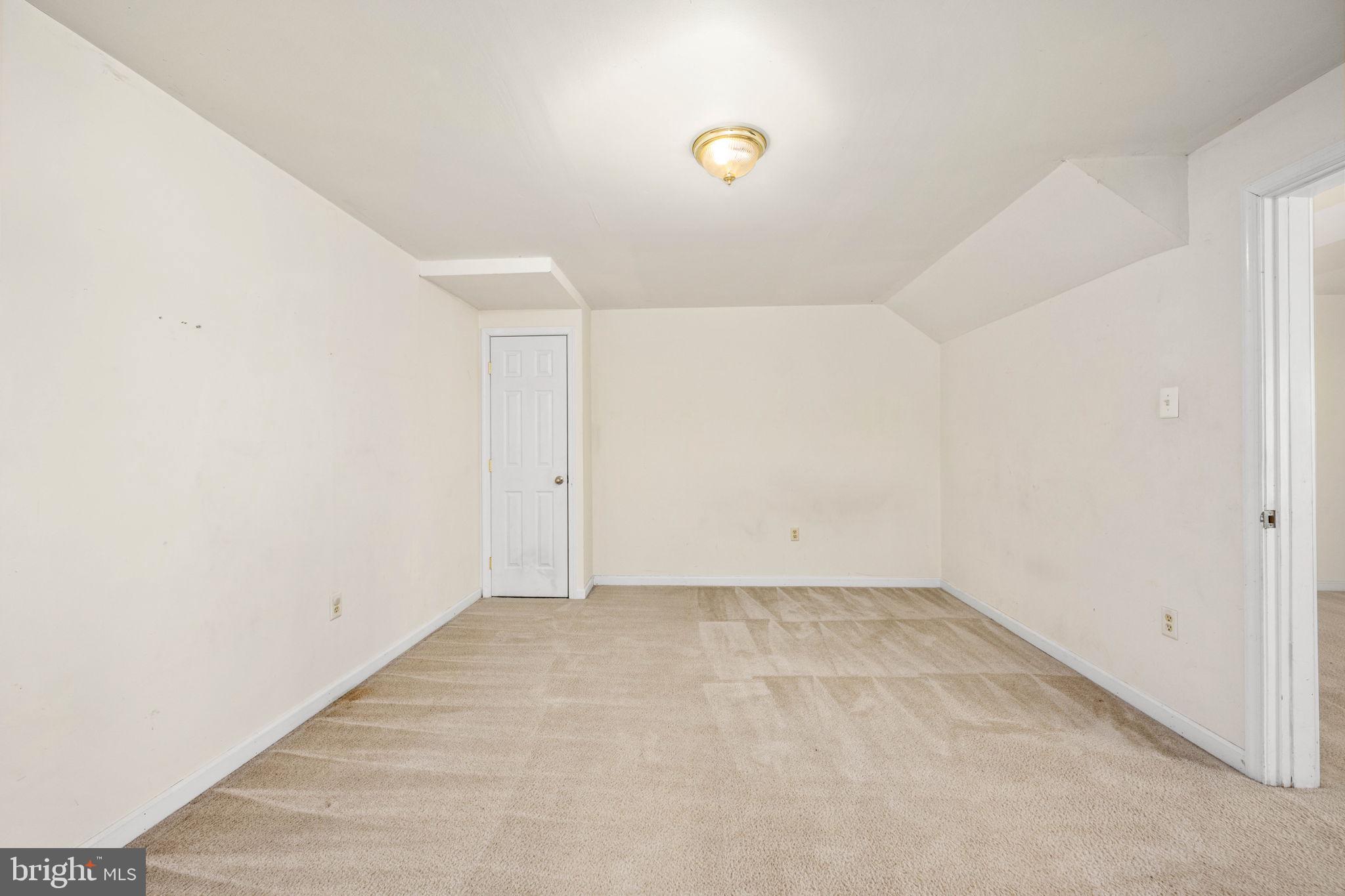 PRESIDENTIAL LAKES - Residential