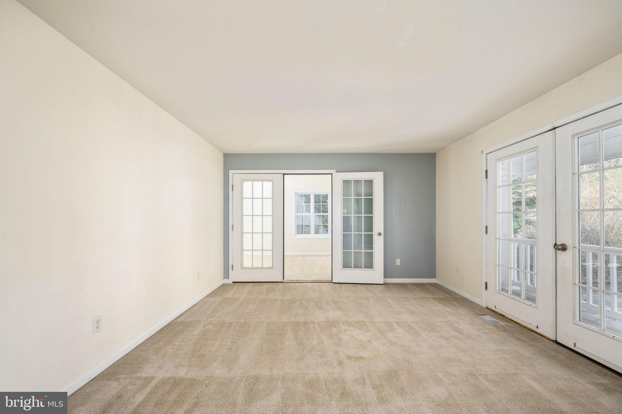 PRESIDENTIAL LAKES - Residential