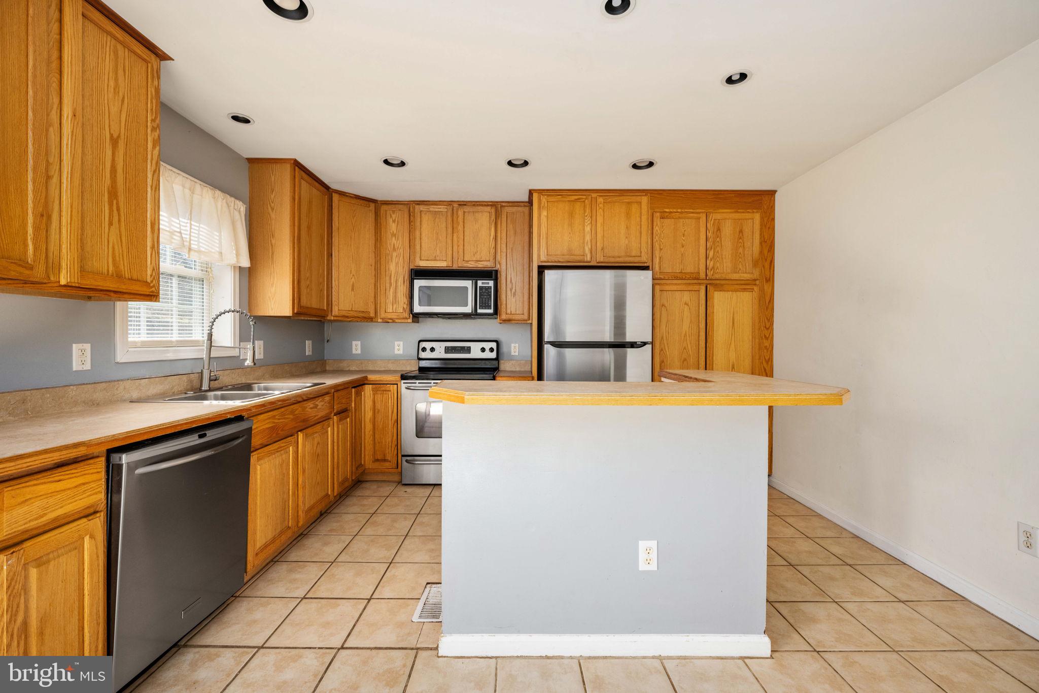 PRESIDENTIAL LAKES - Residential