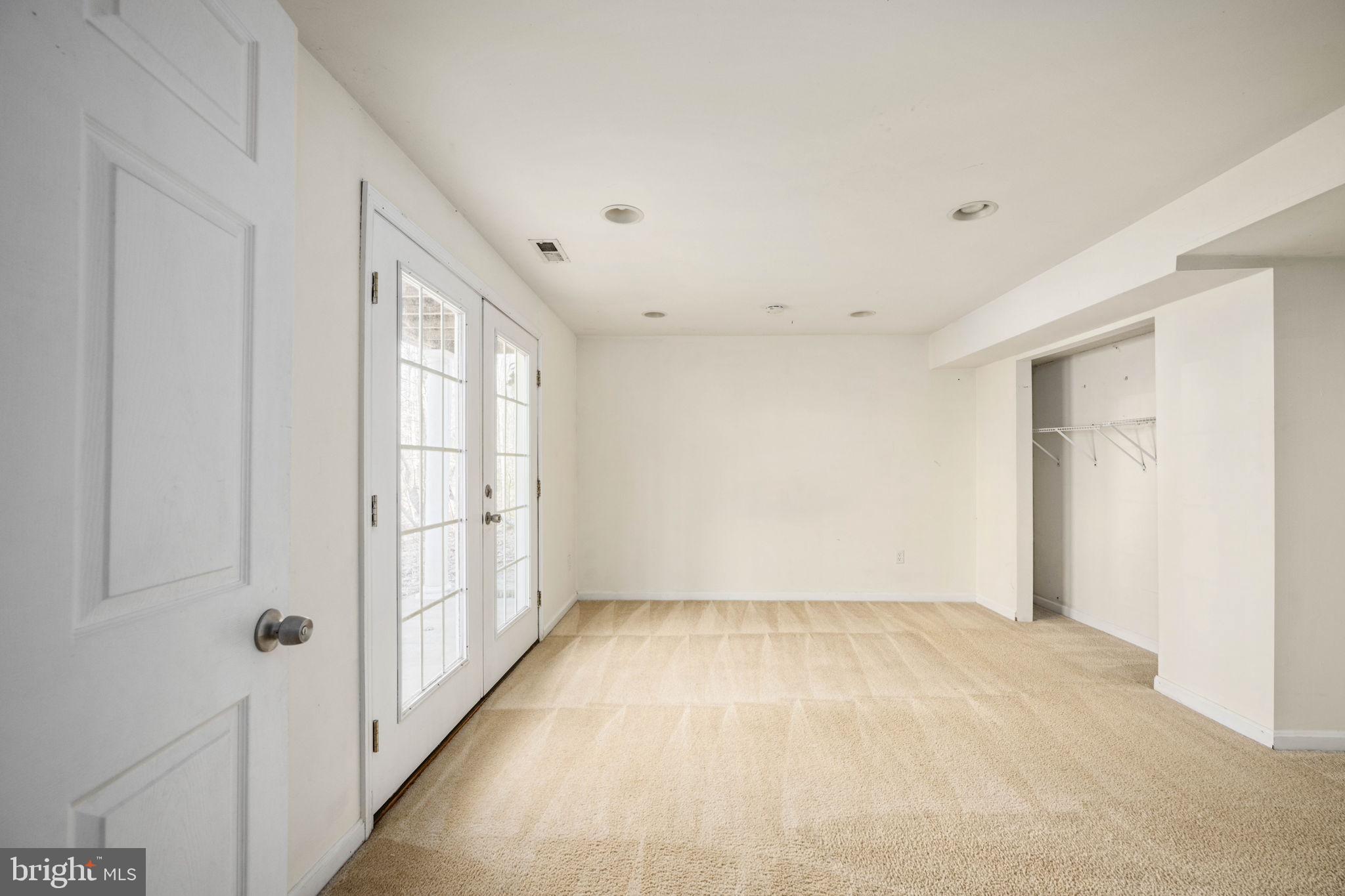 PRESIDENTIAL LAKES - Residential