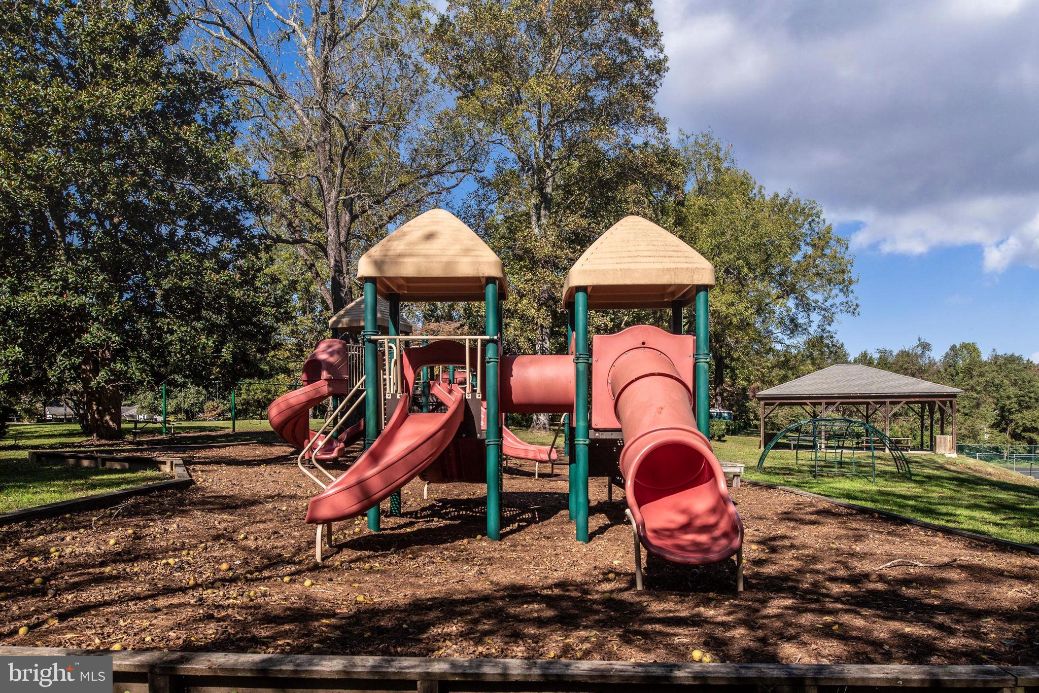 PRESIDENTIAL LAKES - Residential