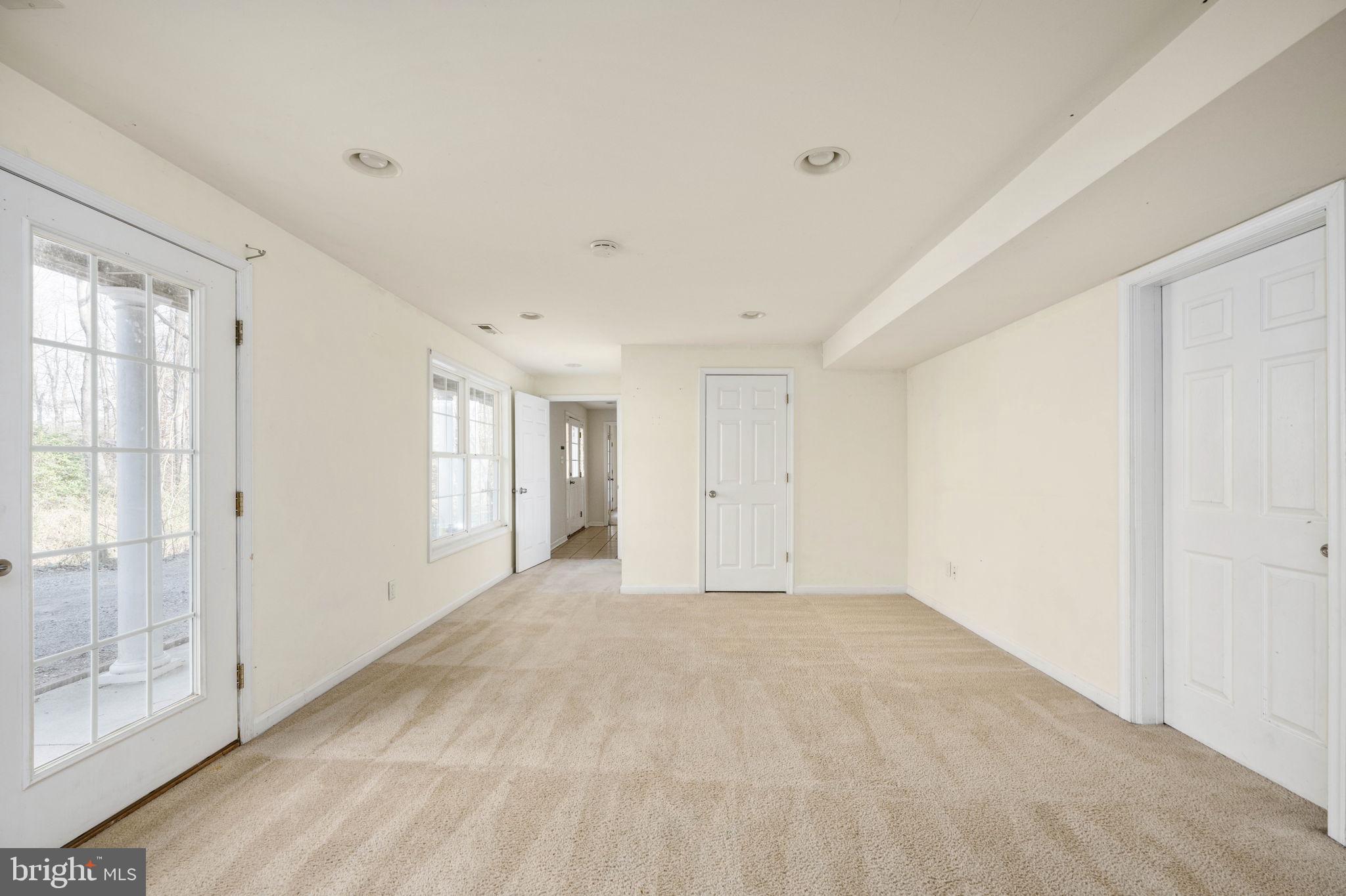 PRESIDENTIAL LAKES - Residential