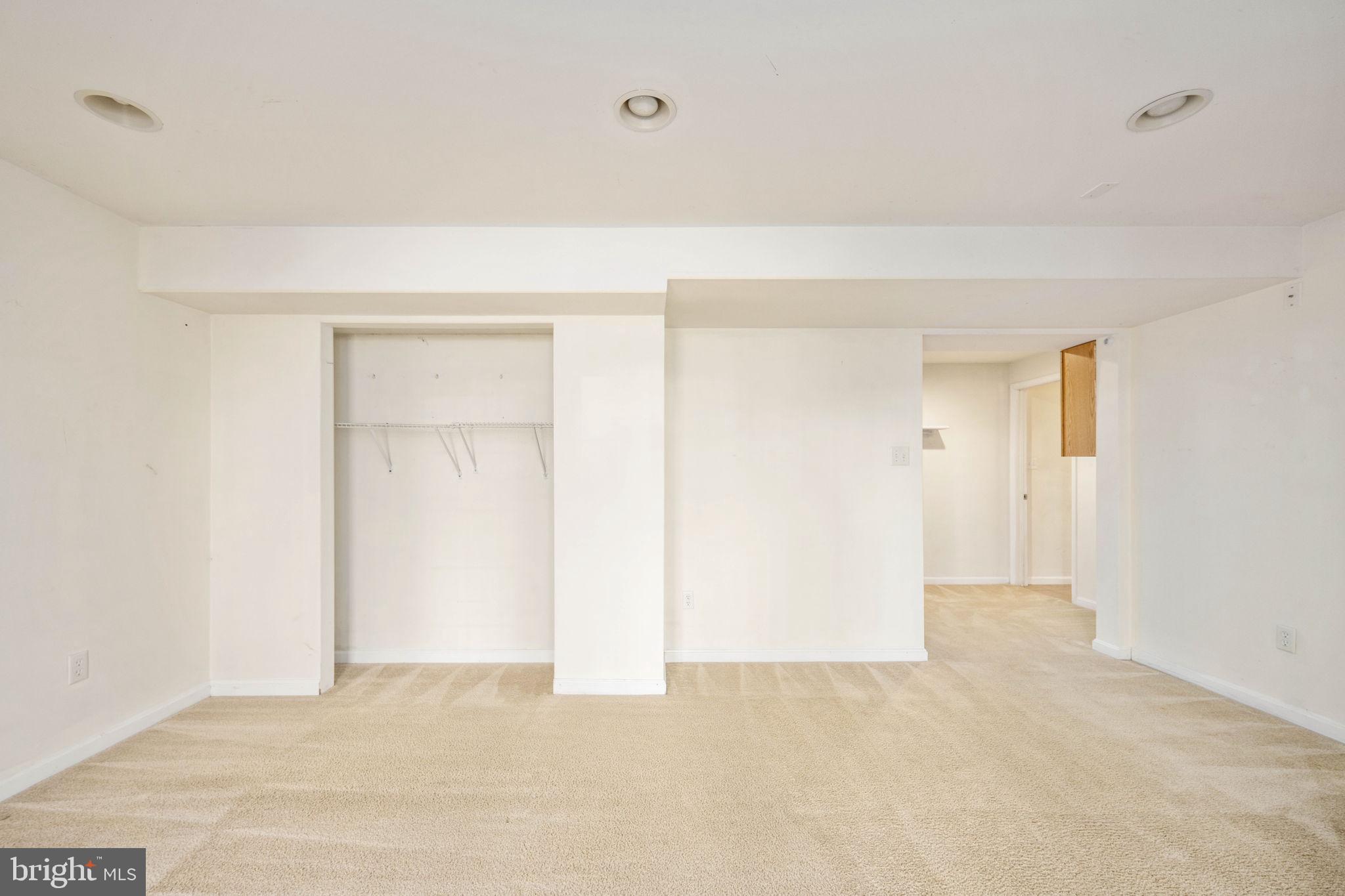 PRESIDENTIAL LAKES - Residential