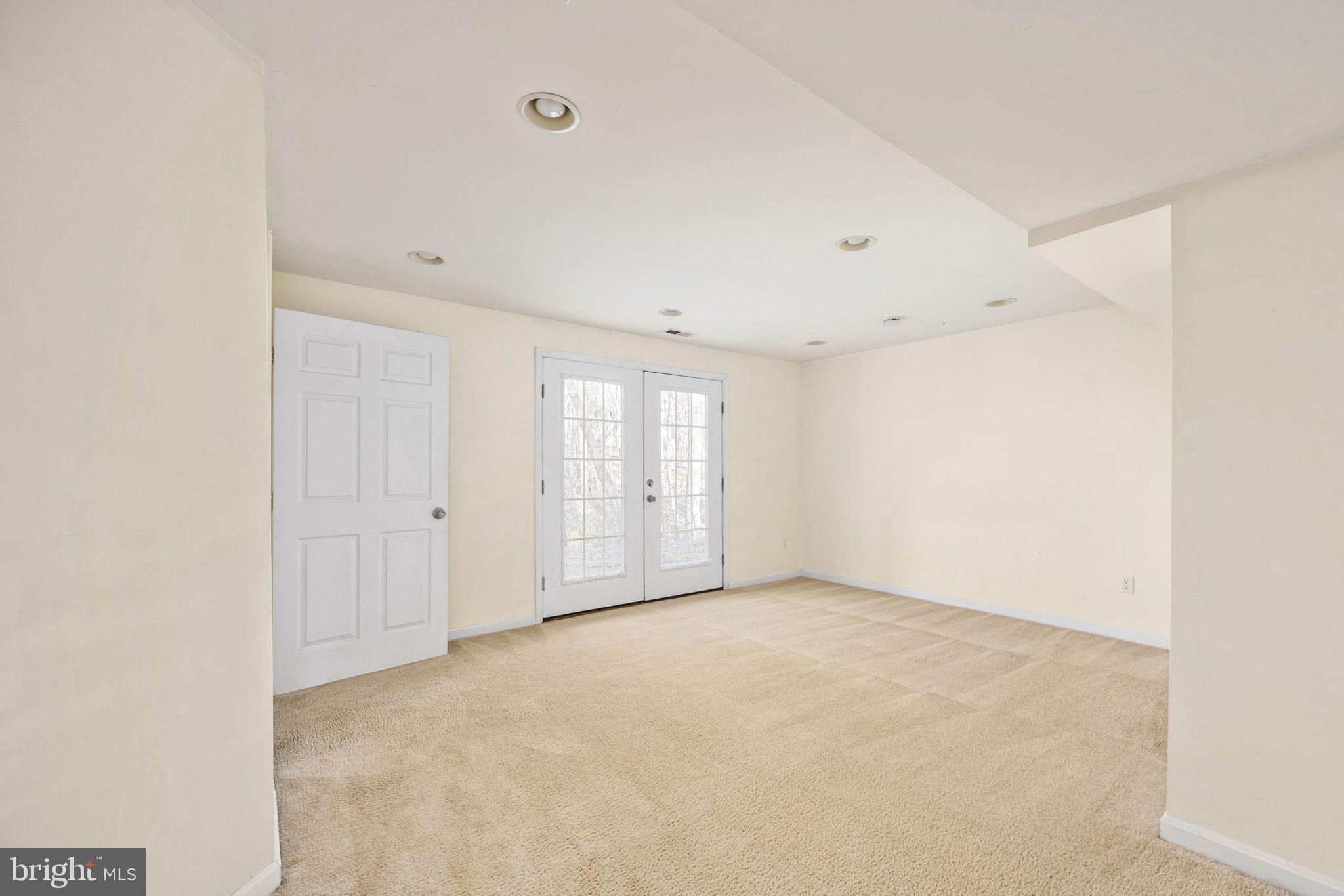 PRESIDENTIAL LAKES - Residential