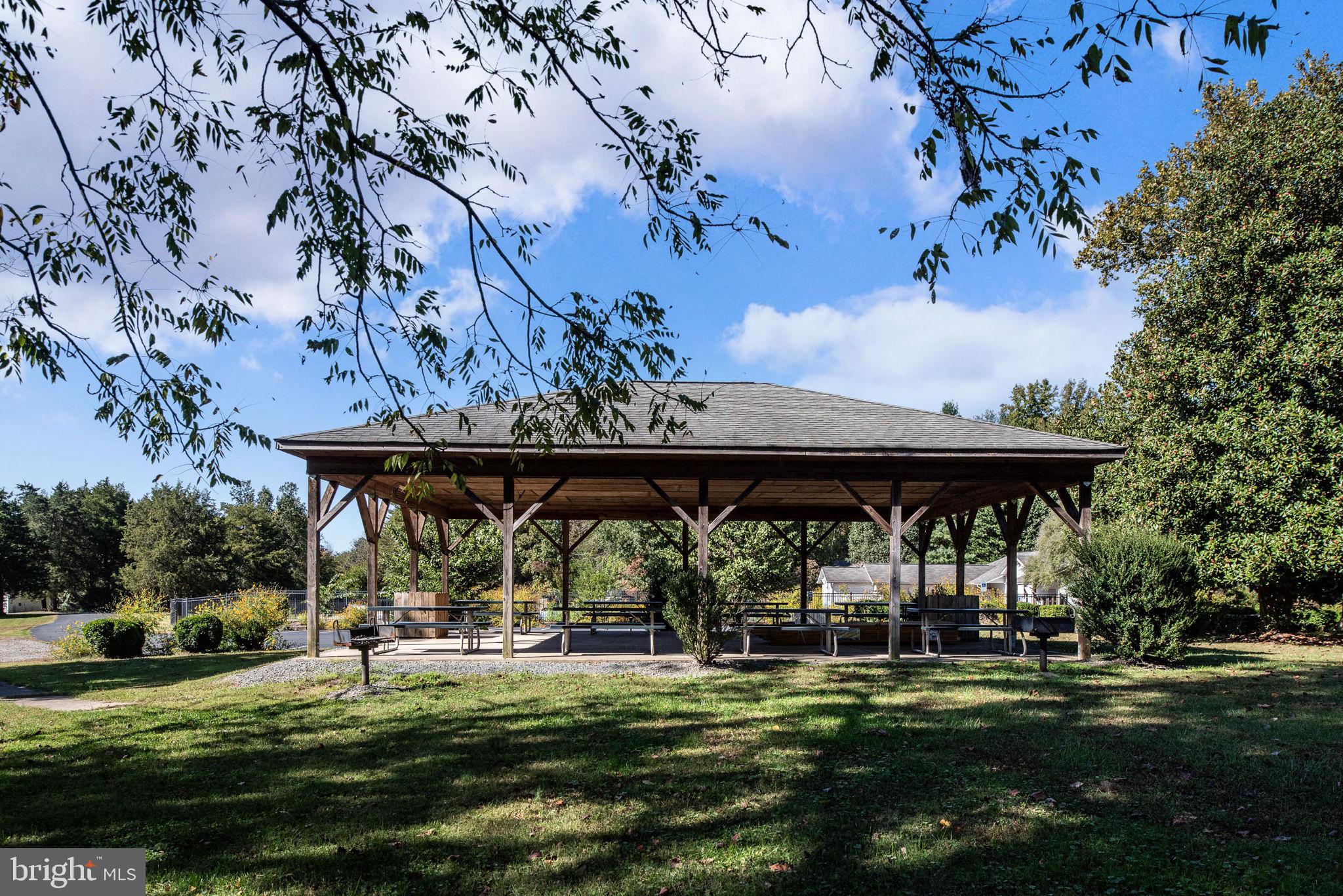 PRESIDENTIAL LAKES - Residential