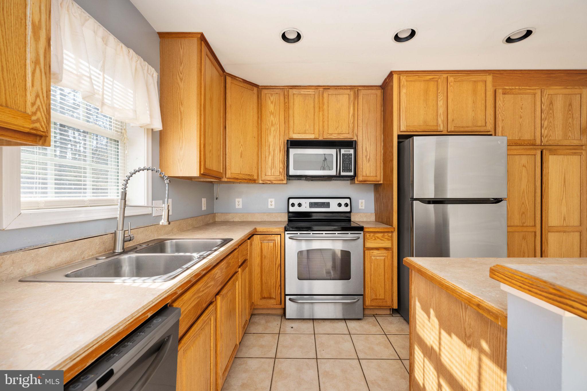 PRESIDENTIAL LAKES - Residential