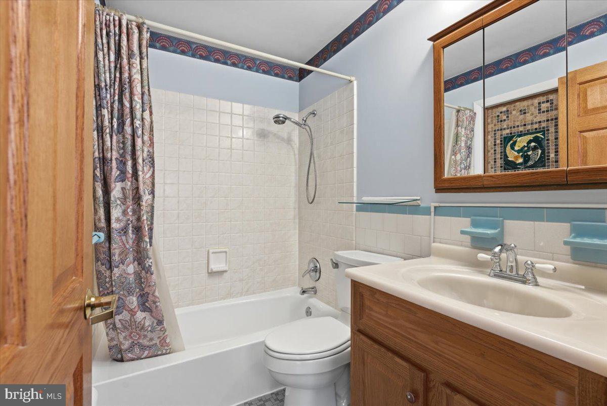 ELEVEN CEDARS - Residential