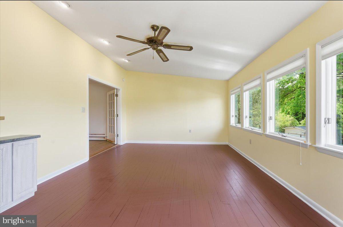 ELEVEN CEDARS - Residential