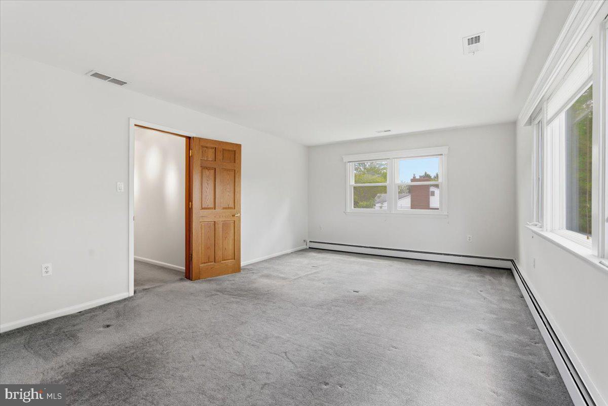 ELEVEN CEDARS - Residential