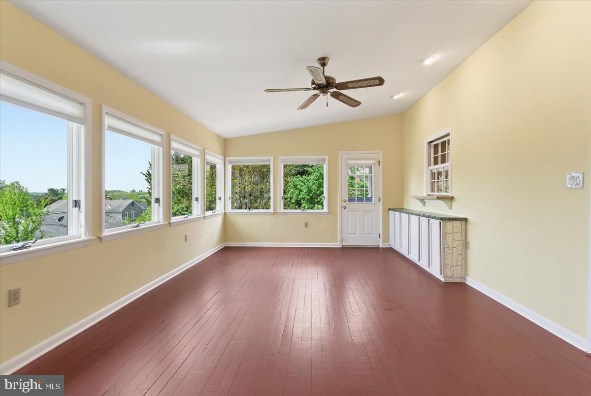 ELEVEN CEDARS - Residential