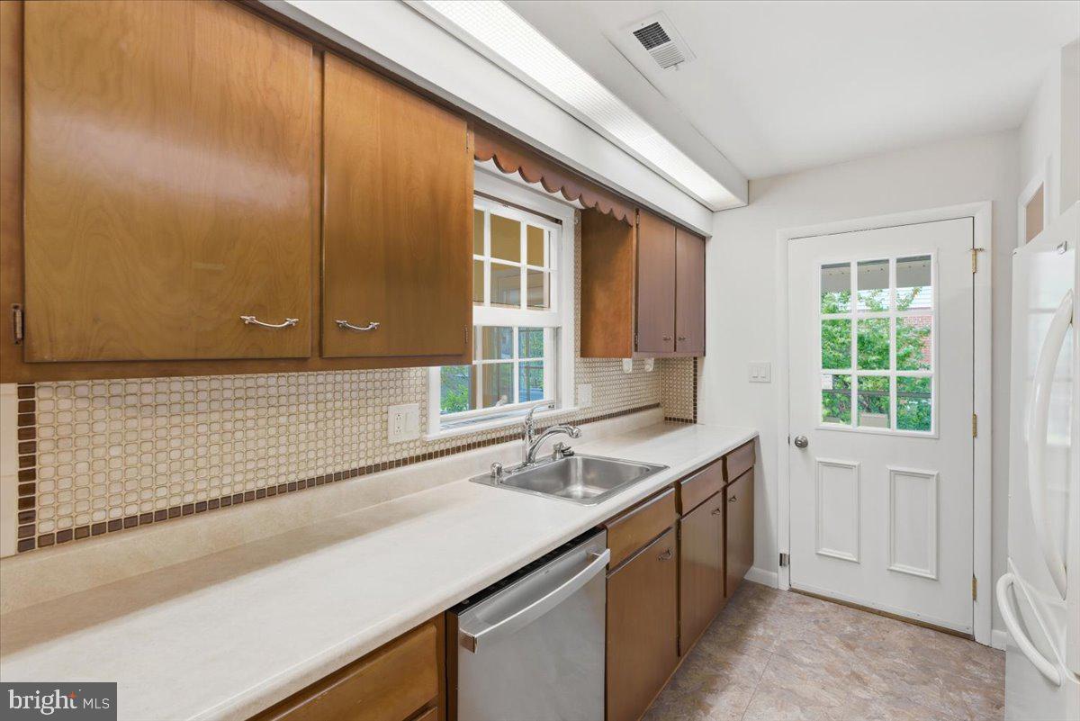 ELEVEN CEDARS - Residential