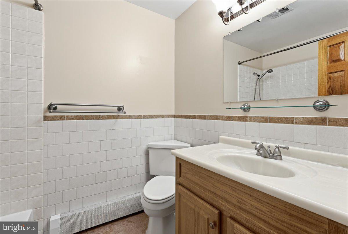 ELEVEN CEDARS - Residential