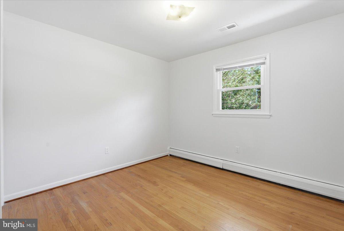 ELEVEN CEDARS - Residential