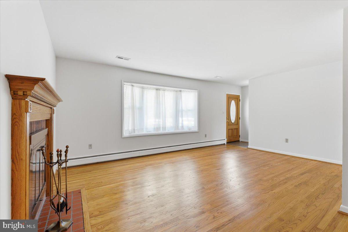 ELEVEN CEDARS - Residential