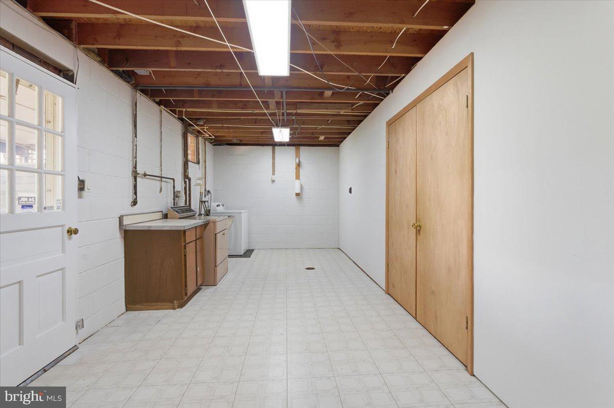 ELEVEN CEDARS - Residential