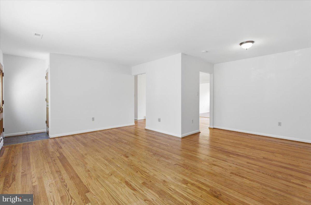 ELEVEN CEDARS - Residential