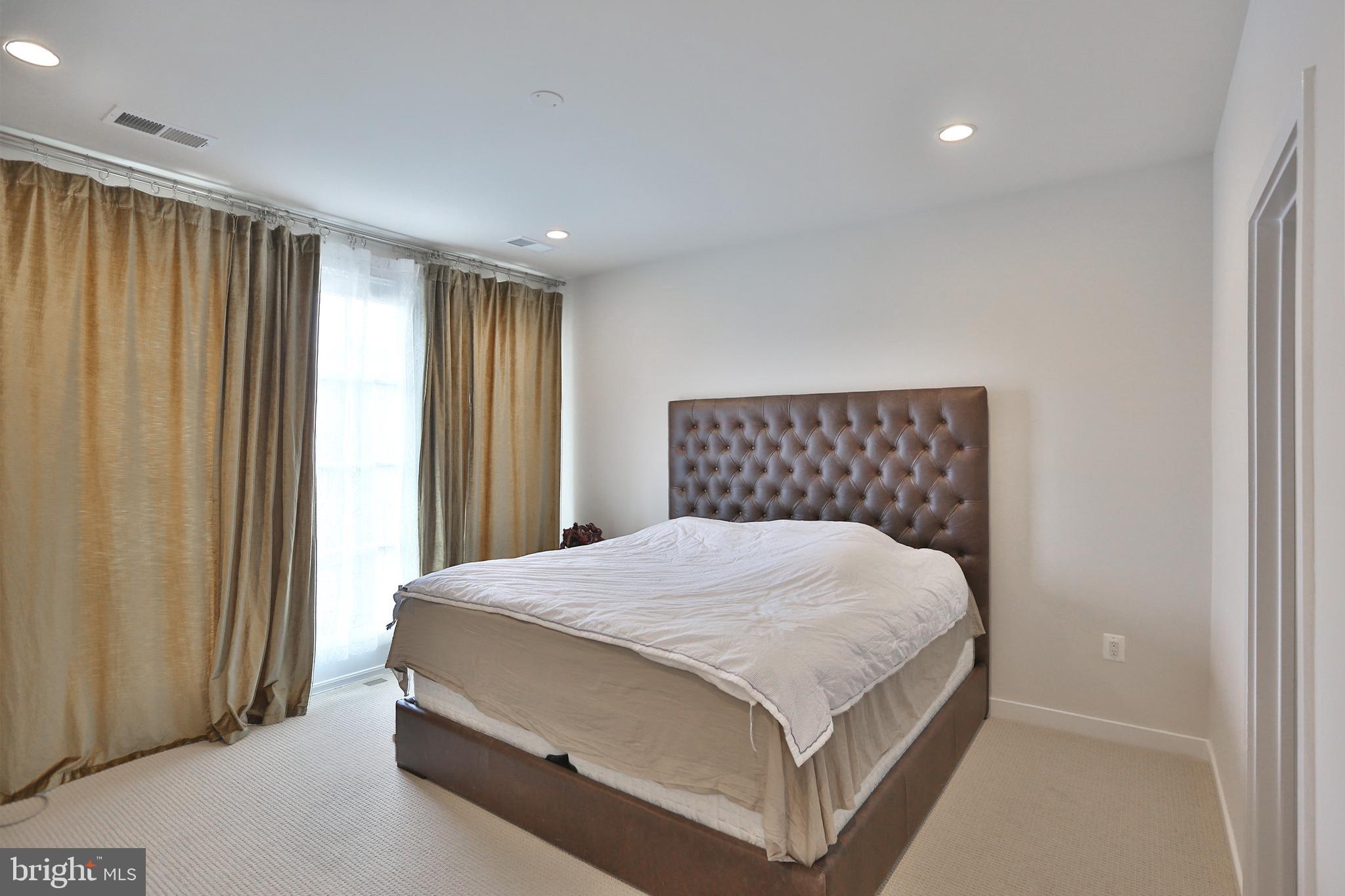 VALLEY PARK - Residential Lease